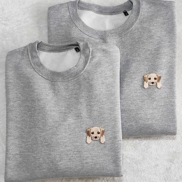 Sudadera gris con perro Labrador